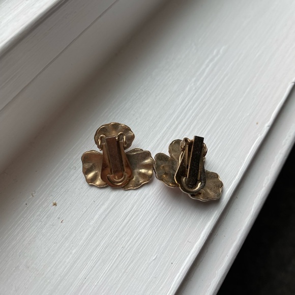 Vintage Violet Clip On Earrings 1950’s - Picture 6 of 6